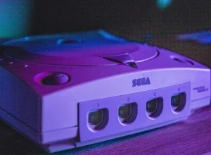 Clássico cult de RPG do Dreamcast lançado apenas no Japão em 2001 finalmente ganhará tradução para o inglês após quase 25 anos