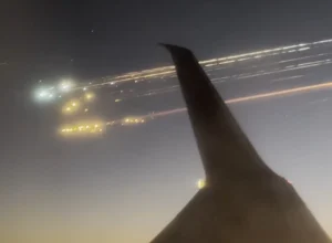 Destroços da Starship da SpaceX quase atingem três aviões no Caribe; cerca de 450 passageiros em risco, indicam documentos da FAA