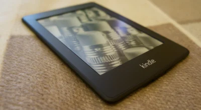 Amazon encerra suporte a Kindles lançados até 2012: veja lista completa e o que muda a partir de 20 de maio