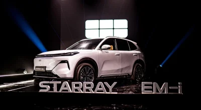 Geely lança sistema híbrido i‑HEV com recorde de 45 km/l no Guinness e mira dominar segmento hoje controlado por Toyota e Honda