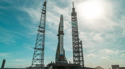 Blue Origin reutiliza propulsor do foguete New Glenn pela 1ª vez, pousa em barca no Atlântico e amplia disputa com a SpaceX