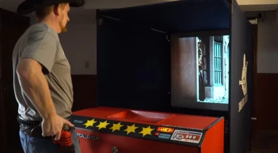 YouTuber canadense recria réplica funcional do raro fliperama Wild Gunman da Nintendo (1974) com peças garimpadas no eBay