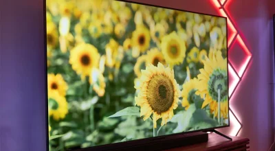 Quase 50% off: 75" TCL QM6K 4K Mini‑LED com 144Hz por apenas $679,99 — a melhor TV custo‑benefício para cinefilos e gamers