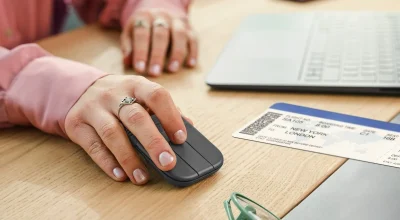 Logitech Mobi Fold: mouse dobrável ultracompacto de 57 g com recarga rápida, até 30 dias de bateria e preço sugerido de R$499