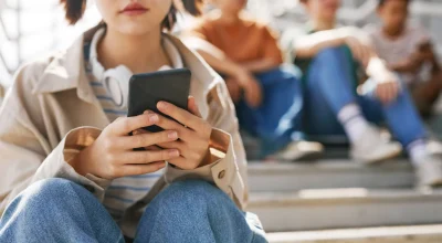 Austrália vai dobrar multa para plataformas que violarem proibição de redes sociais para menores | G1