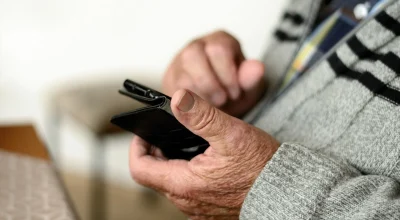 Uso de internet chega a quase 75% dos idosos, e crianças diminuem acesso à rede, diz IBGE | G1